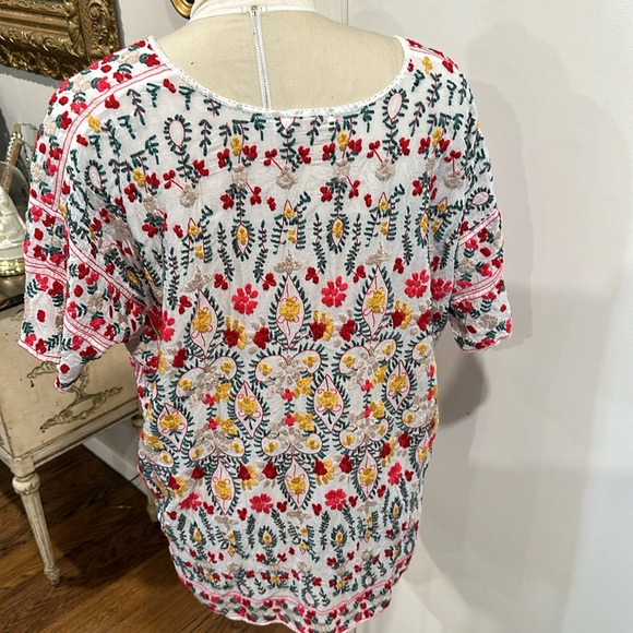 Beautiful embroidery Johnny Was top - Picture 4 of 10